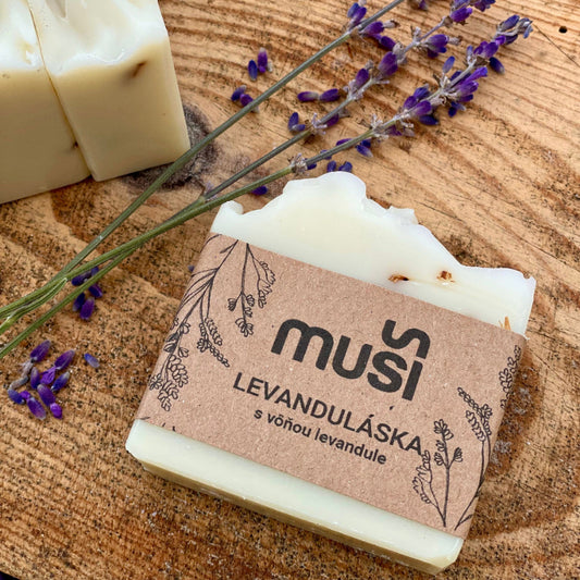 Prírodné levanduľové telové mydlo – ručne robené, s bambuckým maslom a esenciálnym olejom levandule, upokojujúce a výživné.