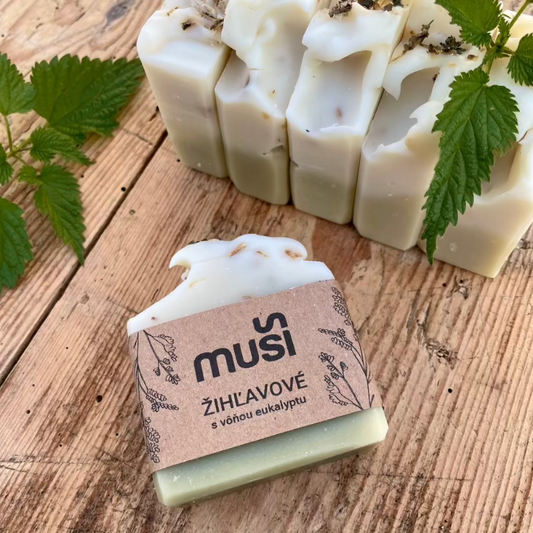 Žihľavové telové mydlo s eukalyptom a spirulinou – prírodná bylinková starostlivosť na každodenné použitie