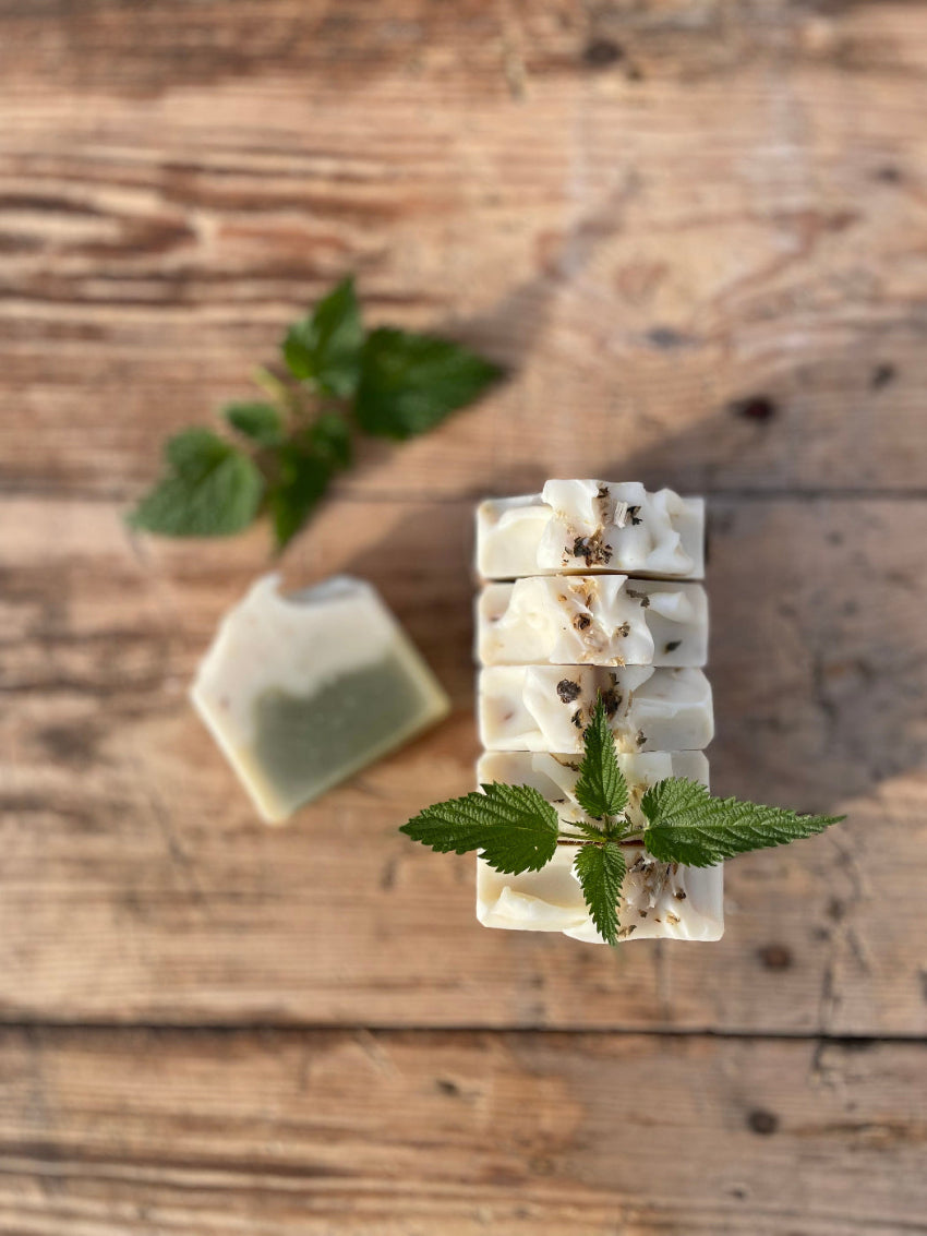 Žihľavové telové mydlo s eukalyptom a spirulinou – prírodná bylinková starostlivosť na každodenné použitie