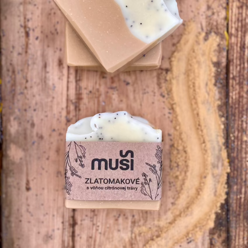 Zlatomakové telové mydlo s makovými zrniečkami a žltým ílom – prírodné pílingové mydlo s vôňou citrónovej trávy a medovky