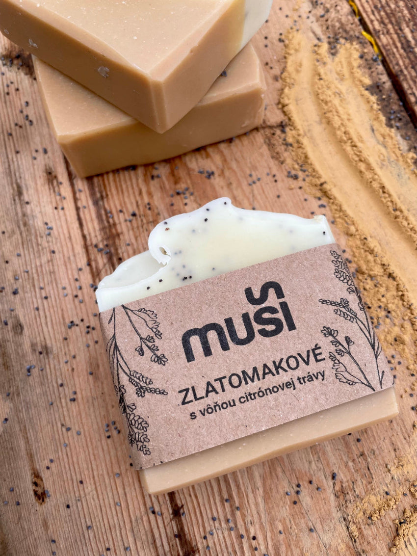 Zlatomakové telové mydlo s makovými zrniečkami a žltým ílom – prírodné pílingové mydlo s vôňou citrónovej trávy a medovky