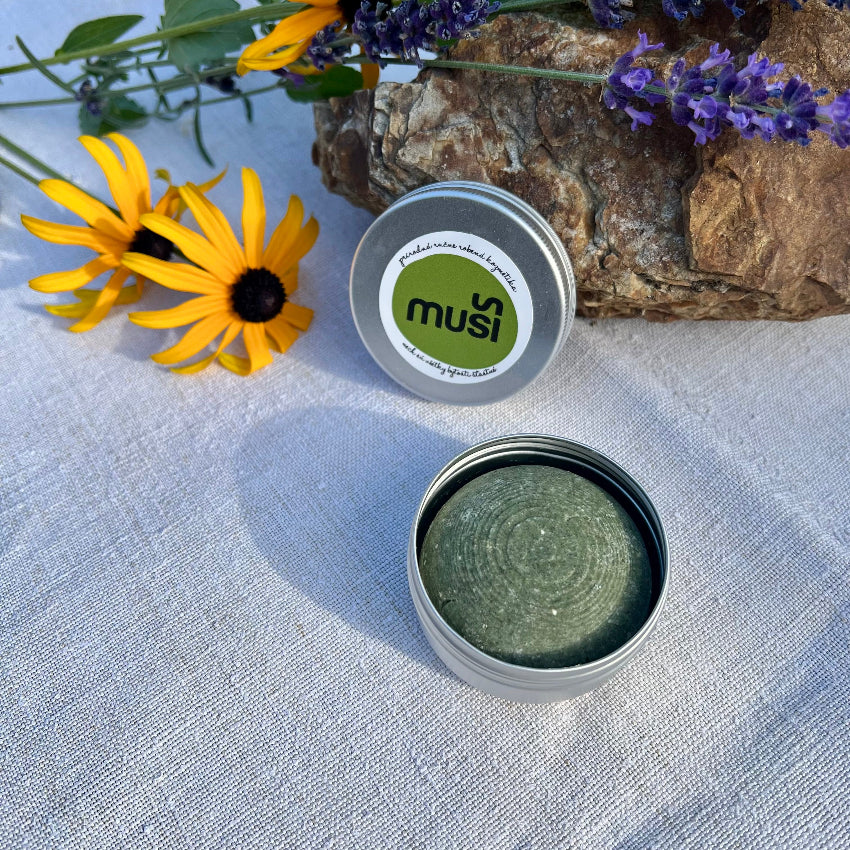 Hliníková dóza na tuhý Muši šampón