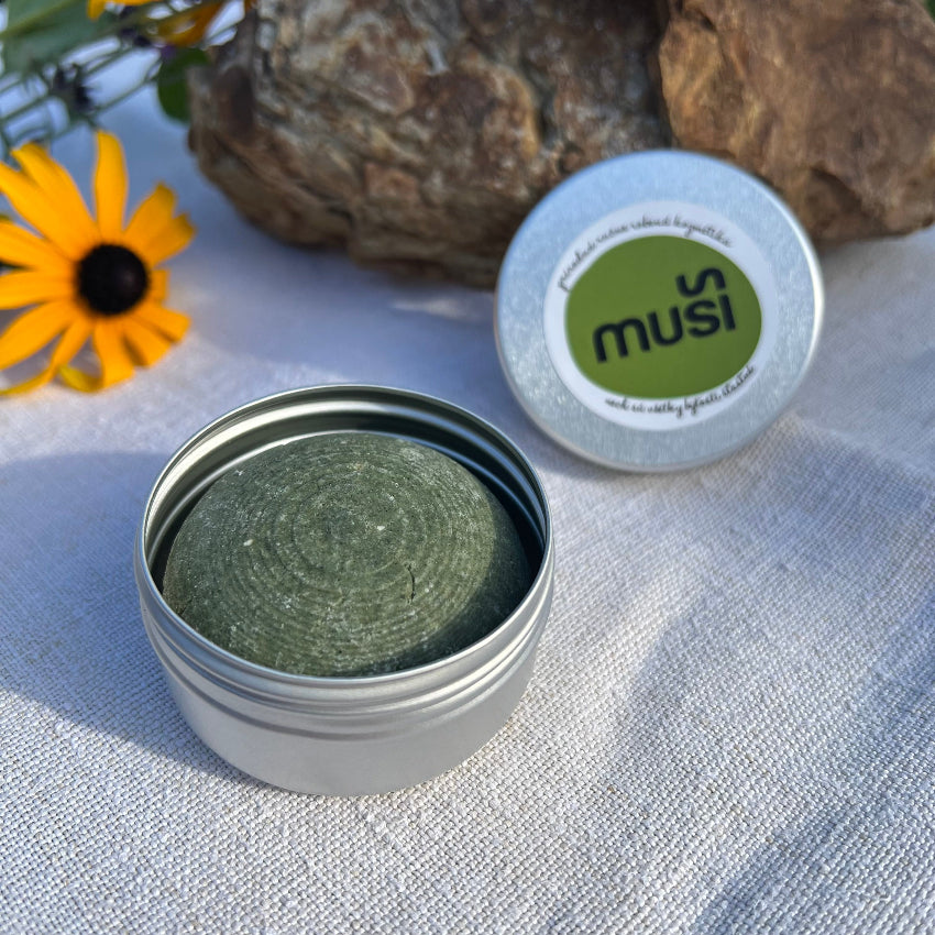 Hliníková dóza na tuhý Muši šampón